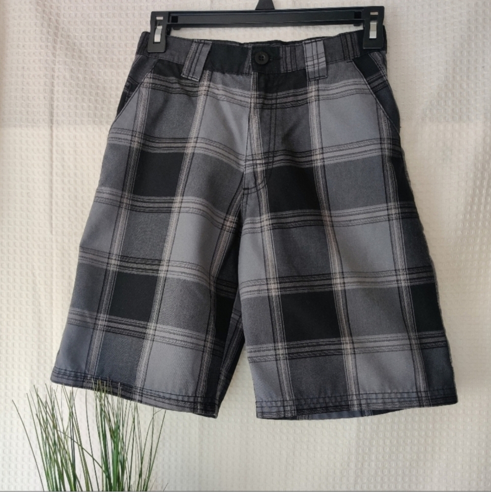 Burnside Boys Shorts, Black and Gray Plaid, Size 10💰